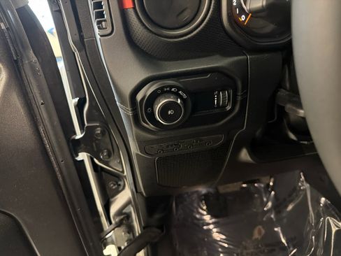 Used 2024 Jeep Wrangler Unlimited Rubicon w/ XTREMEE 35" Tire Package image 11