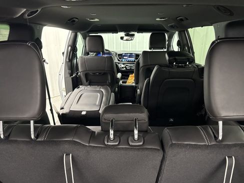 New 2026 Chrysler Pacifica Select image 9