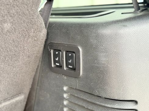 Used 2007 Lincoln Navigator Luxury Sport Utility 4D image 25