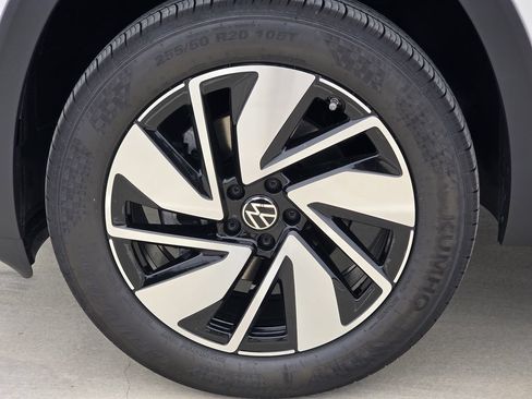New 2026 Volkswagen Atlas SE FWD image 9