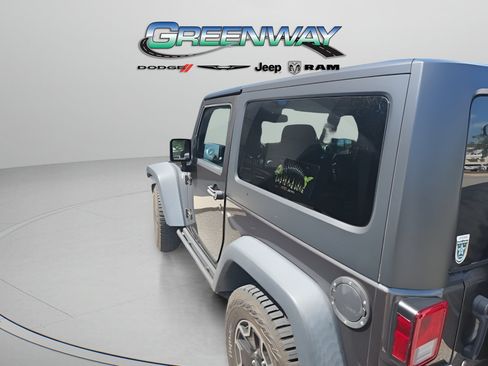 Used 2017 Jeep Wrangler Rubicon AWD/4WD image 6