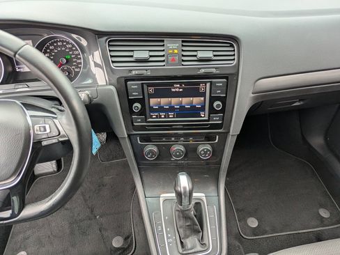 Used 2019 Volkswagen Golf S image 16