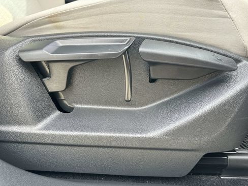 Used 2021 Volkswagen Tiguan SE w/ Panoramic Sunroof Package FWD image 31