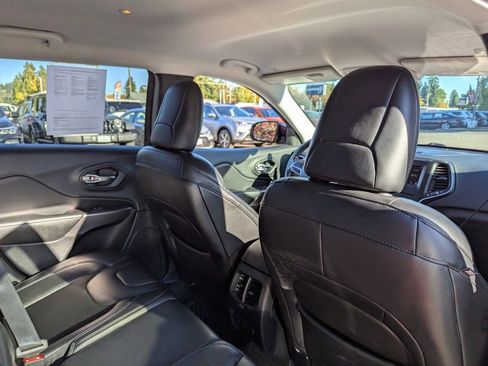 Used 2019 Jeep Cherokee Latitude Plus w/ Comfort/Convenience Group image 34