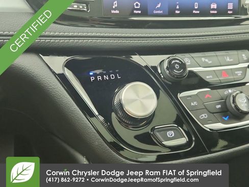 Certified 2025 Chrysler Pacifica Limited image 29