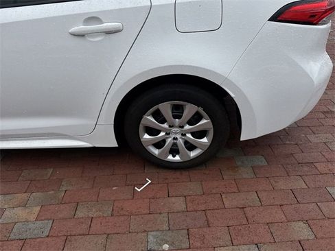 Used 2020 Toyota Corolla LE image 6