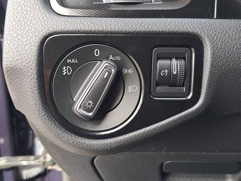 Used 2017 Volkswagen GTI SE image 26