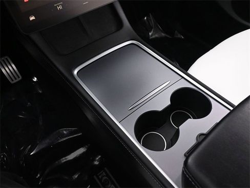 Used 2023 Tesla Model Y Performance image 37