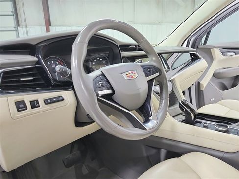Used 2021 Cadillac XT6 Premium Luxury image 18