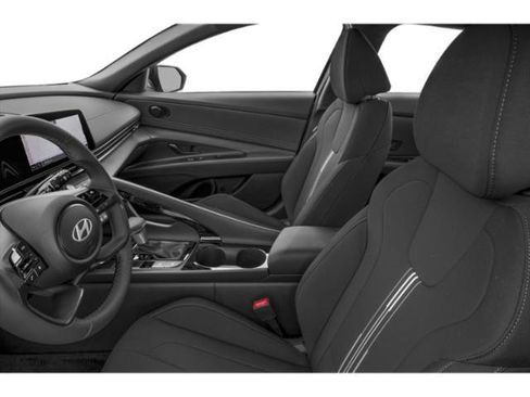 Used 2025 Hyundai Elantra SEL image 11
