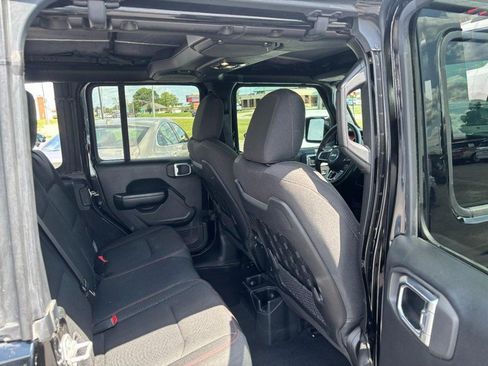 Used 2021 Jeep Wrangler Unlimited Rubicon AWD/4WD image 12