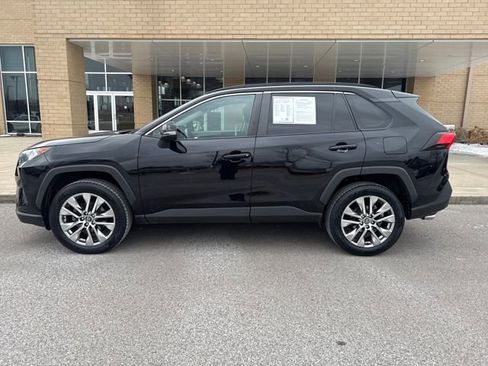 Used 2020 Toyota RAV4 XLE Premium image 1