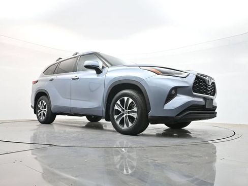 Used 2022 Toyota Highlander XLE AWD/4WD image 26