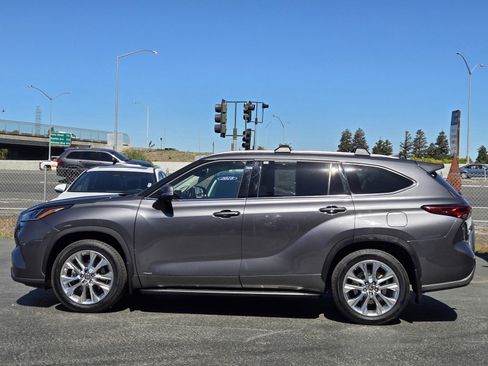 Used 2023 Toyota Highlander Limited image 7