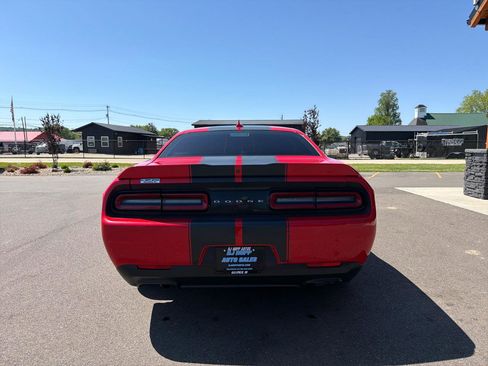 Used 2016 Dodge Challenger SRT w/ Technology Group RWD image 5