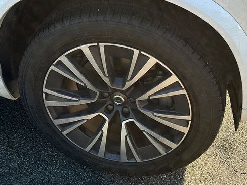 Used 2022 Volvo XC90 T5 Momentum w/ Climate Package image 4