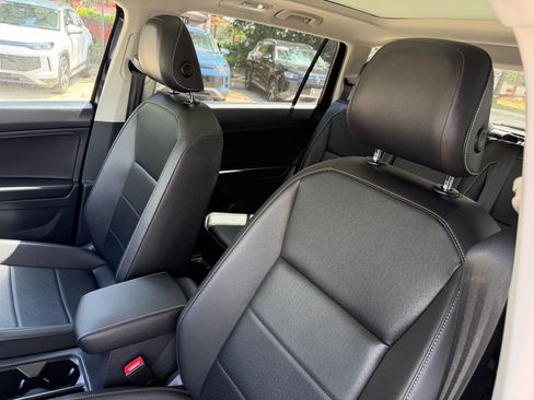Used 2021 Volkswagen Tiguan SE w/ Panoramic Sunroof Package FWD image 11