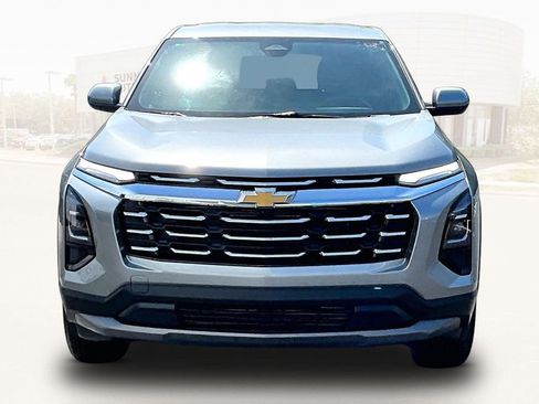 Used 2025 Chevrolet Equinox LT AWD/4WD image 2