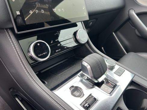 Certified 2025 Jaguar F-PACE R-Dynamic S image 27