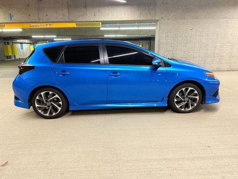 Used 2018 Toyota Corolla iM w/ Carpet Mat Package (TMS) image 7