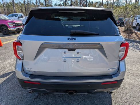 Certified 2022 Ford Explorer XLT w/ Equipment Group 202A image 5