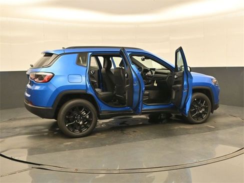 Used 2026 Jeep Compass Latitude image 48