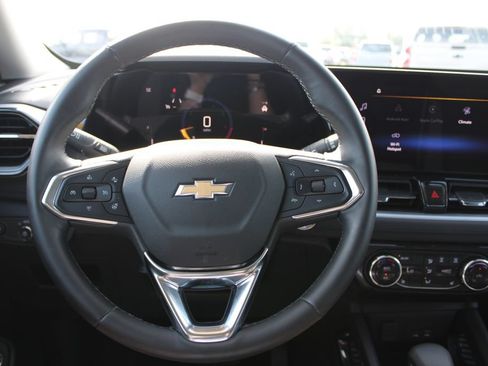 Used 2025 Chevrolet TrailBlazer LT w/ Convenience Package FWD image 35