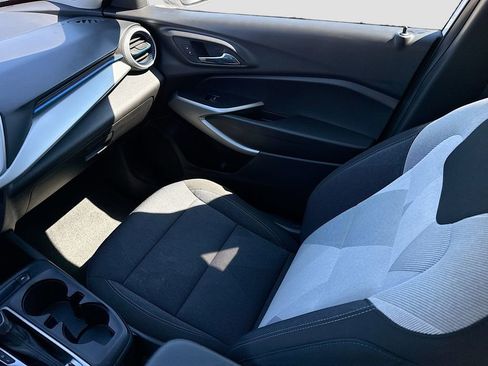 Used 2025 Chevrolet Trax LS image 21