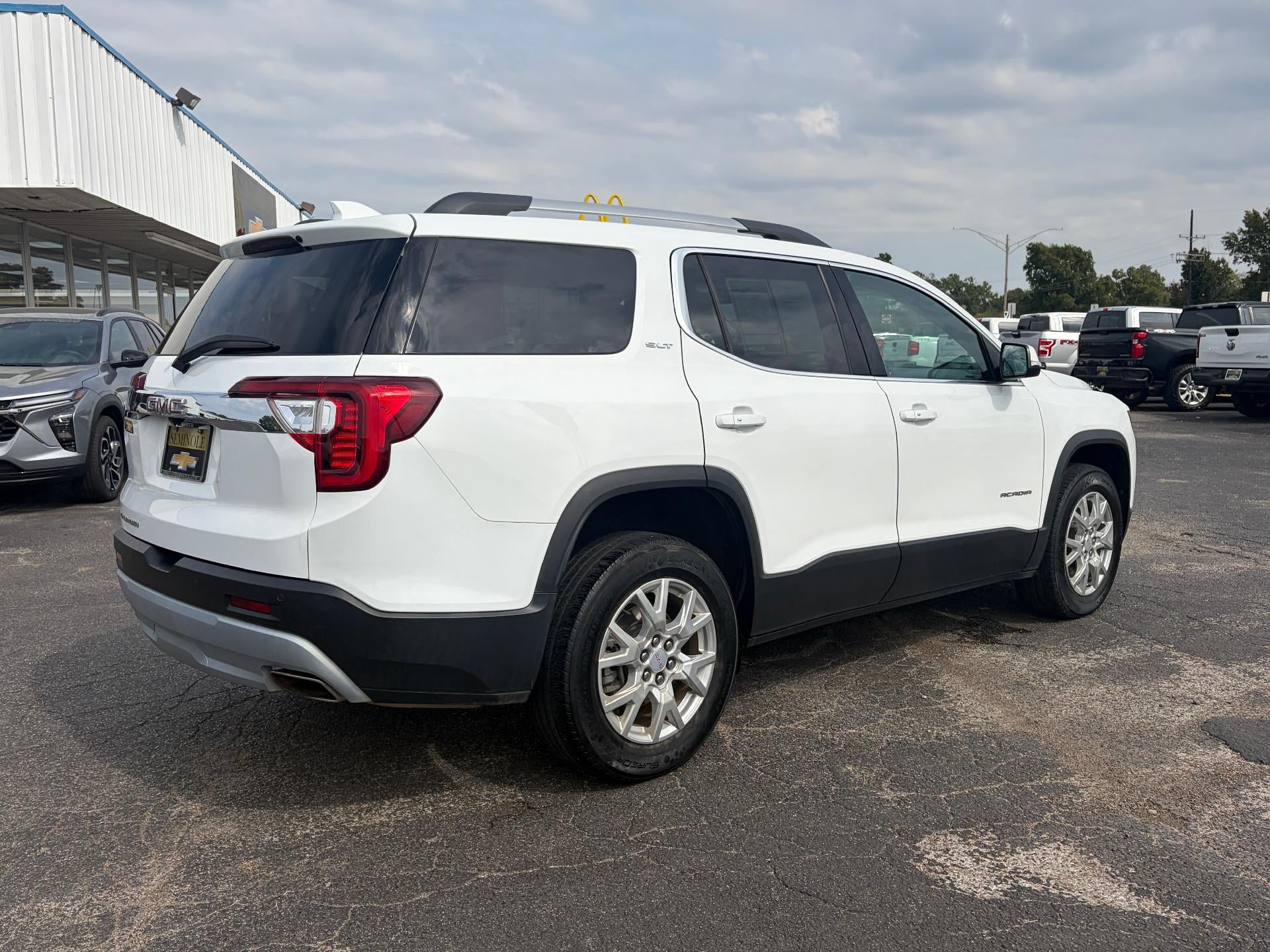 Used 2023 GMC Acadia SLT FWD image 10