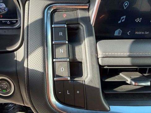 Used 2024 Chevrolet Suburban Premier image 29