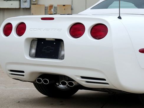 Used 2001 Chevrolet Corvette Convertible w/ Preferred Equipment Group2 image 30