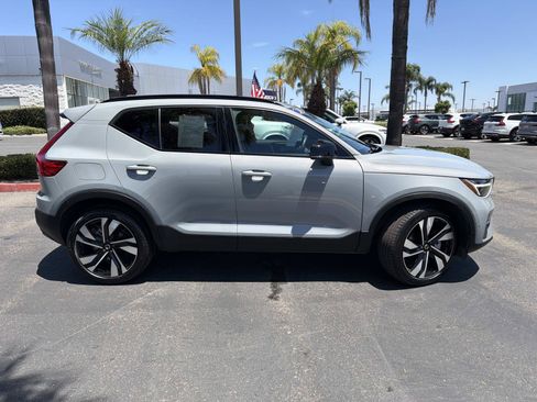 Certified 2024 Volvo XC40 B5 Ultimate w/ Protection Package Premier AWD/4WD image 4