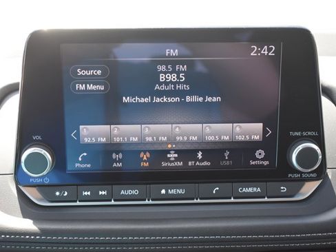 Used 2025 Nissan Rogue SV FWD image 22