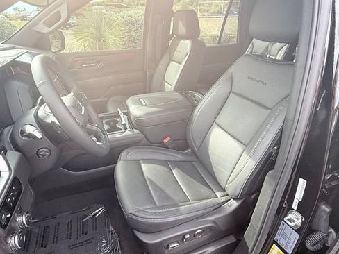 Used 2025 GMC Yukon Denali RWD image 18