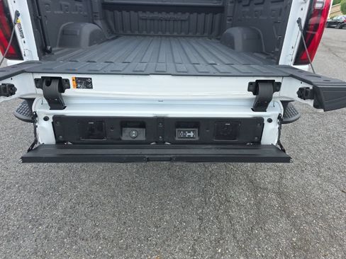 Used 2024 GMC Sierra 2500 Denali Ultimate AWD/4WD image 7