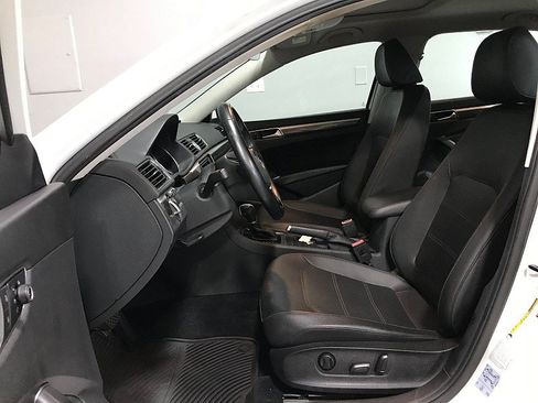 Used 2016 Volkswagen Passat 1.8T SE FWD image 11