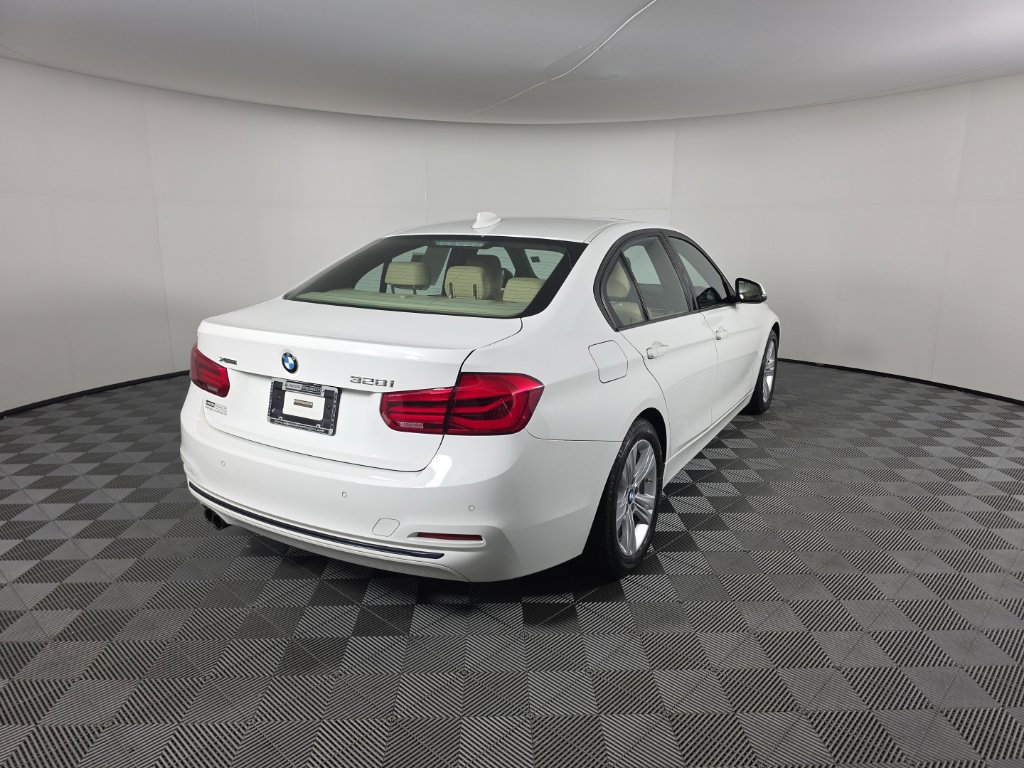 Used 2016 BMW 328i xDrive Sedan AWD/4WD image 5