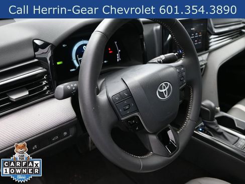 Used 2025 Toyota Camry SE w/ Convenience Package FWD image 12