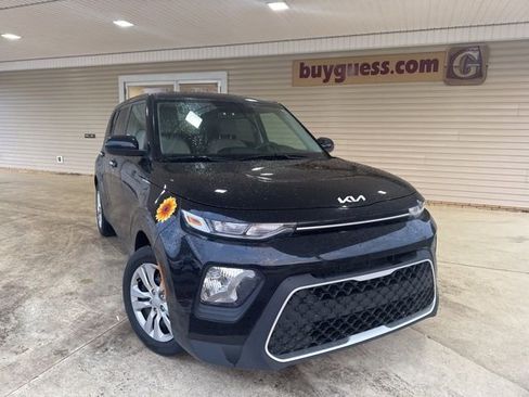 Used 2022 Kia Soul LX image 2