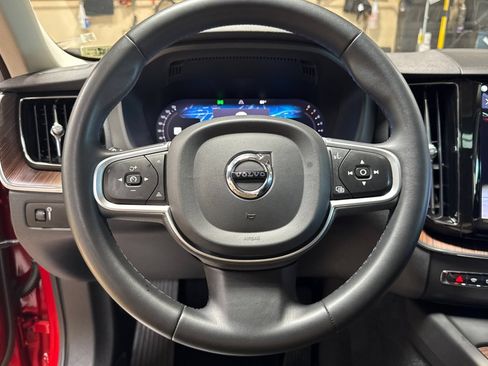 Used 2022 Volvo XC60 B5 Momentum w/ Advanced Package AWD/4WD image 26