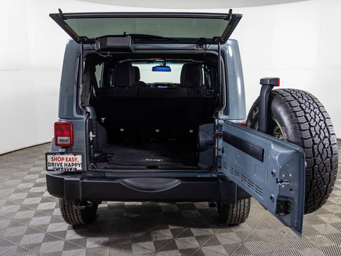 Used 2014 Jeep Wrangler Unlimited Rubicon w/ Connectivity Group AWD/4WD image 36