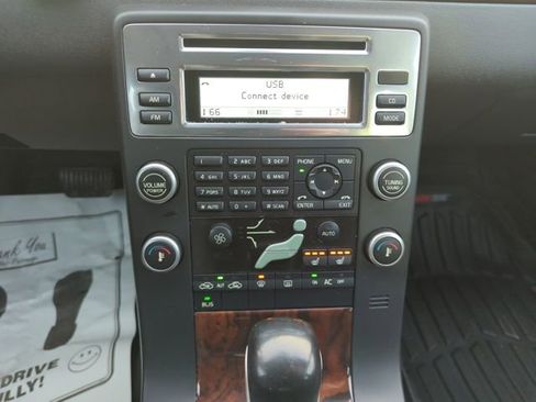 Used 2010 Volvo V70 image 21