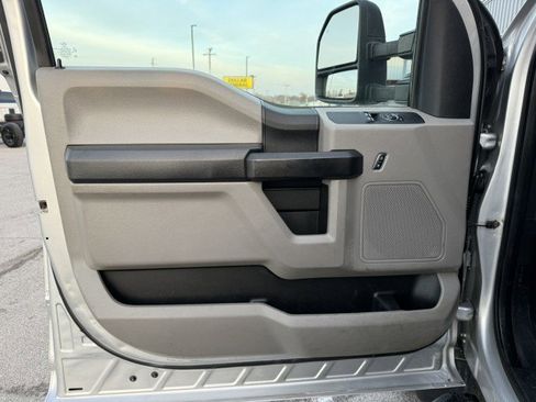 Used 2018 Ford F550 4x4 Regular Cab Super Duty image 21