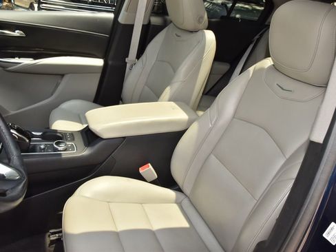 Used 2020 Cadillac XT4 Premium Luxury w/ Cold Weather Package FWD image 33