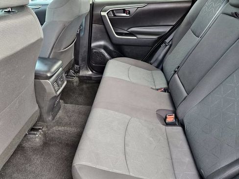 Used 2024 Toyota RAV4 XLE FWD image 33