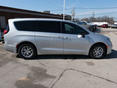 New 2026 Chrysler Pacifica Select FWD image 2