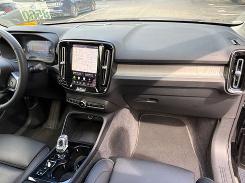 Used 2026 Volvo XC40 B5 Plus AWD/4WD image 18