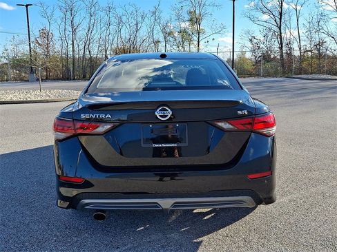 Used 2022 Nissan Sentra SR w/ SR Premium Package image 9