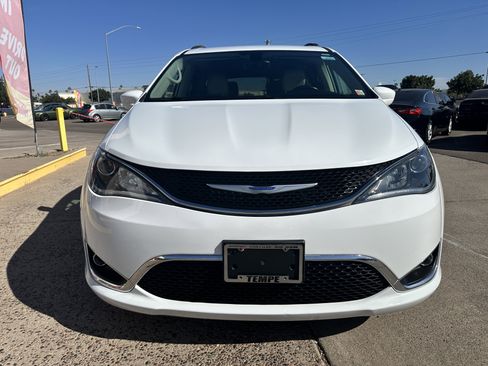 Used 2018 Chrysler Pacifica Touring-L image 8