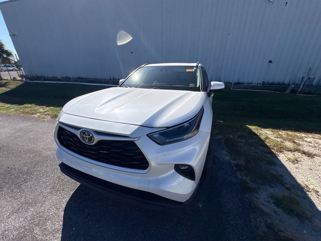 Used 2021 Toyota Highlander XLE FWD image 6